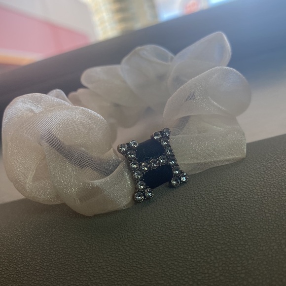 Fashion Rhinestone H sheer scrunchie New - Picture 5 of 7